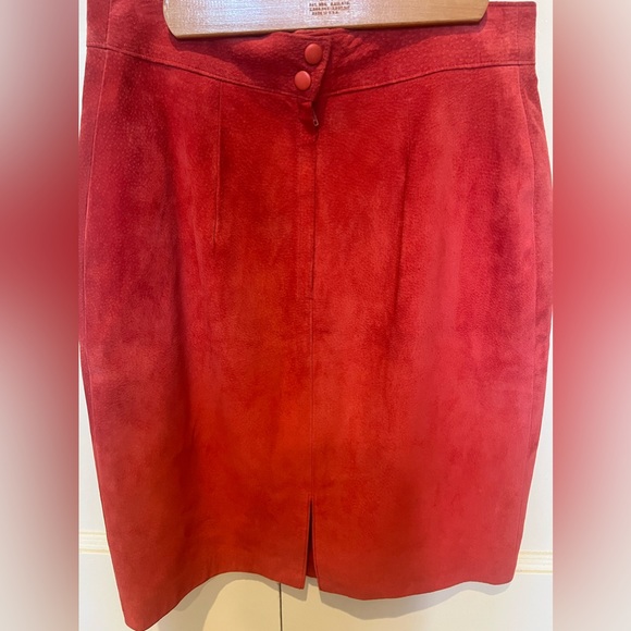 Danier vintage red leather skirt size 12 - Picture 3 of 3